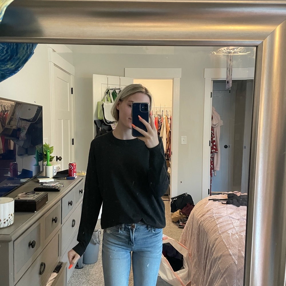 Super soft dark grey sweater! size small!